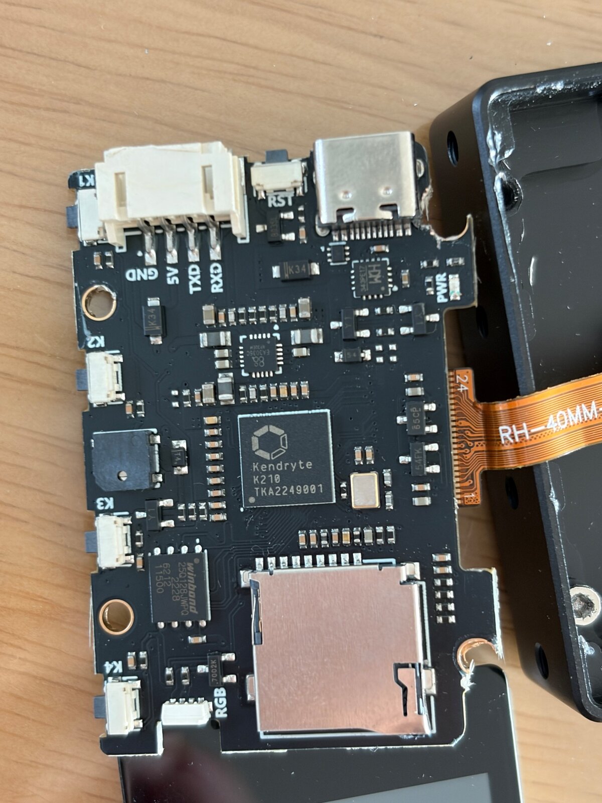 분해한 Krux TZT 기판 — Kendryte K210, Winbond 플래시, microSD 슬롯, 버튼 K1~K4